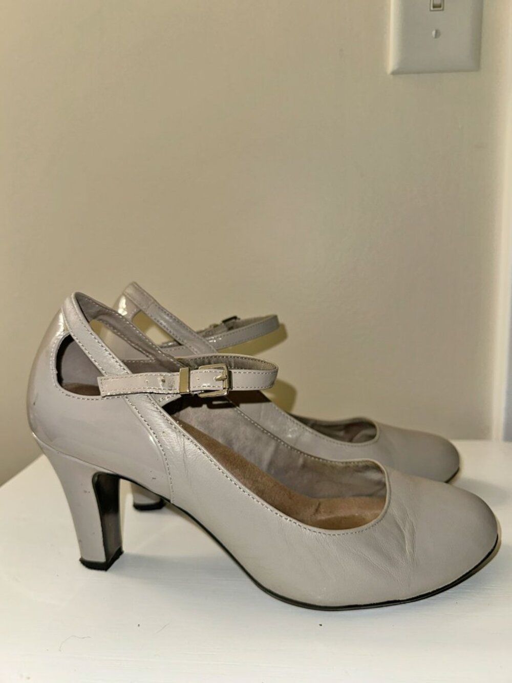 Giani Bernini Gray Leather Mary Jane Pumps 8.5M